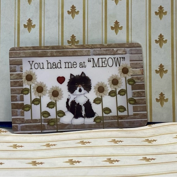 🍀 3/$15 Pat Isaac Collection Cat Magnet - Picture 4 of 4